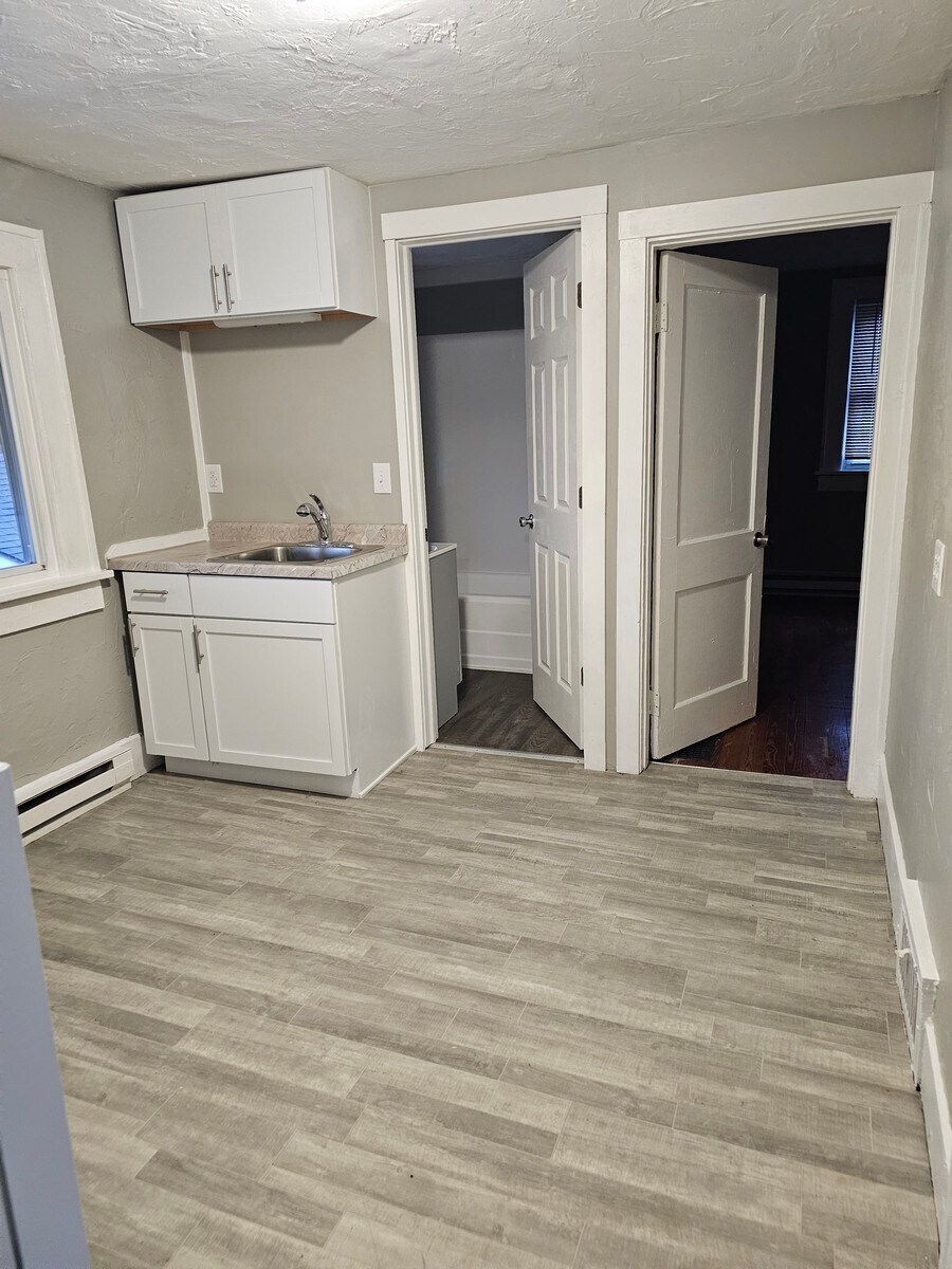 Building Photo - 811 E 29th St