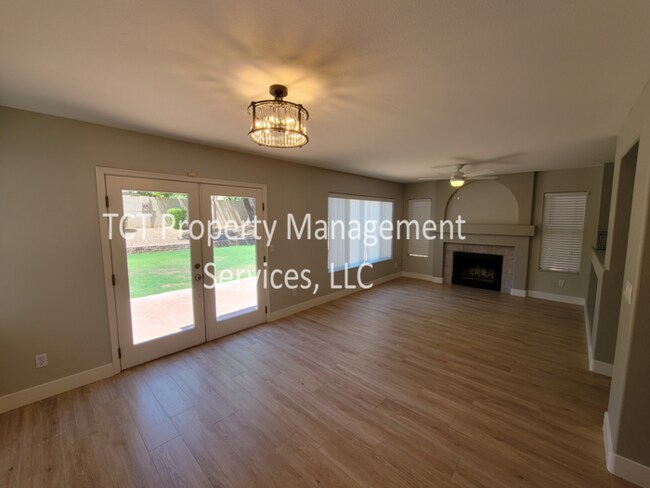 Building Photo - Great 3 Bedroom with Grass Backyard!