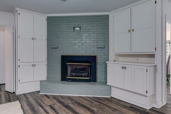 Building Photo - Beautifully Renovated Historic Home with a Large Backyard!