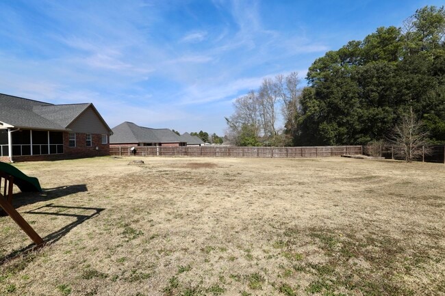 Building Photo - 3065 Temple Rd