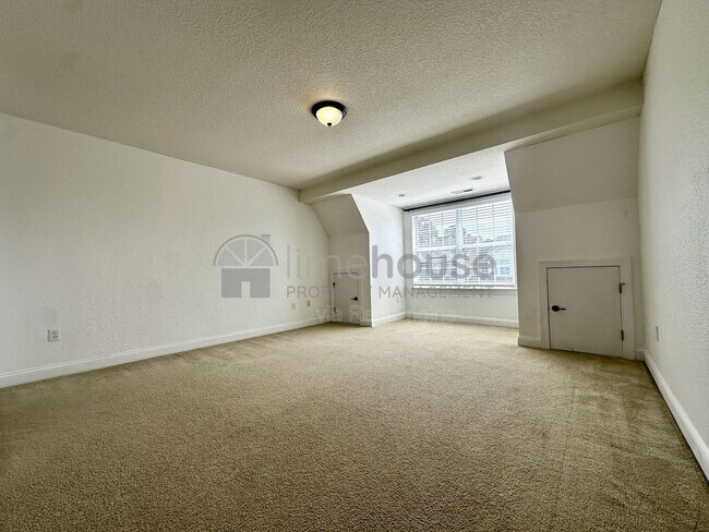 Building Photo - 4452 Leamore Square Rd