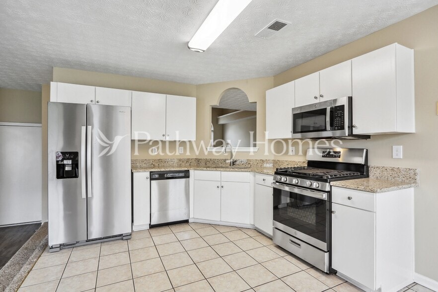 Building Photo - 615 Gardinia Dr