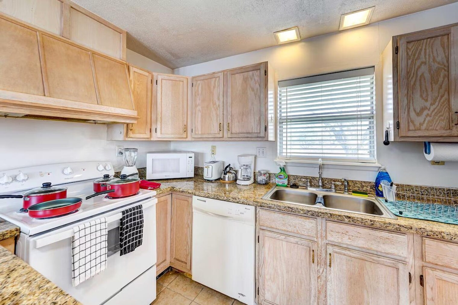 Building Photo - 3602 Waterloo Dr