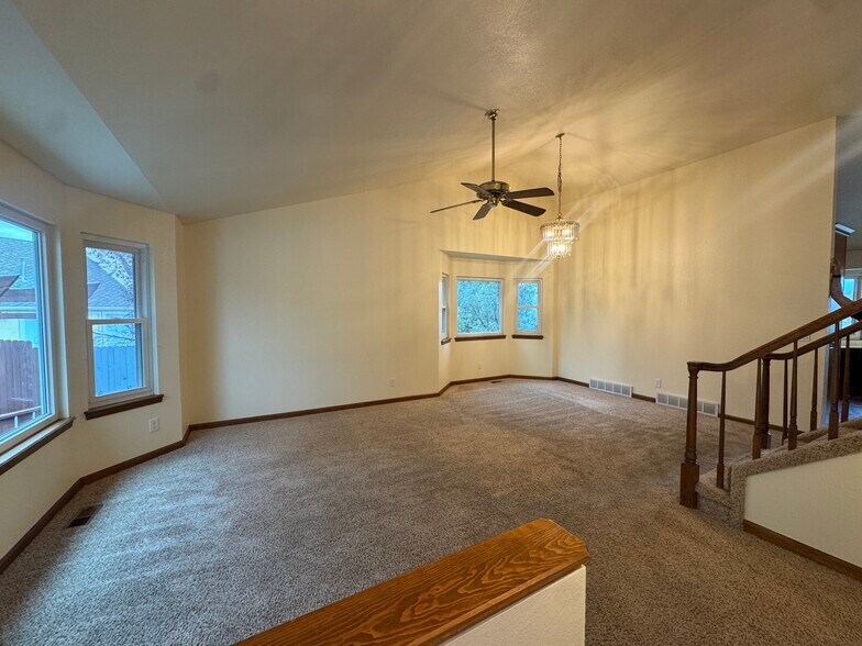 Building Photo - 4720 Oz Ct