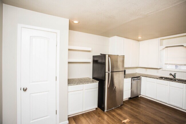 Building Photo - "Charming 4-Bedroom Home with Granite Touches & Gleaming Hardwood Floors in Lubbock!"
