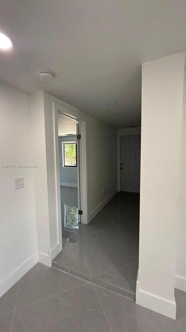 Building Photo - 305 NE 58th Terrace