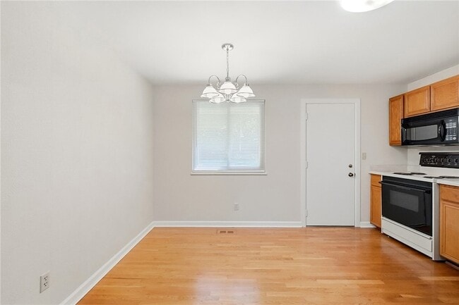 Building Photo - 6537 Highbury Rd