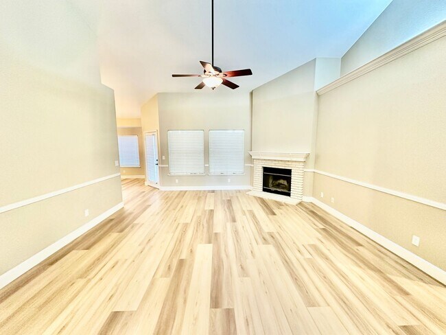 Building Photo - North Clovis 3/2 Near Buchanan Education C...