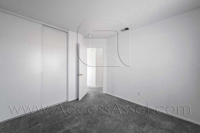 Building Photo - Charming 4/Bed 3/Bath Home In The Heart Of...