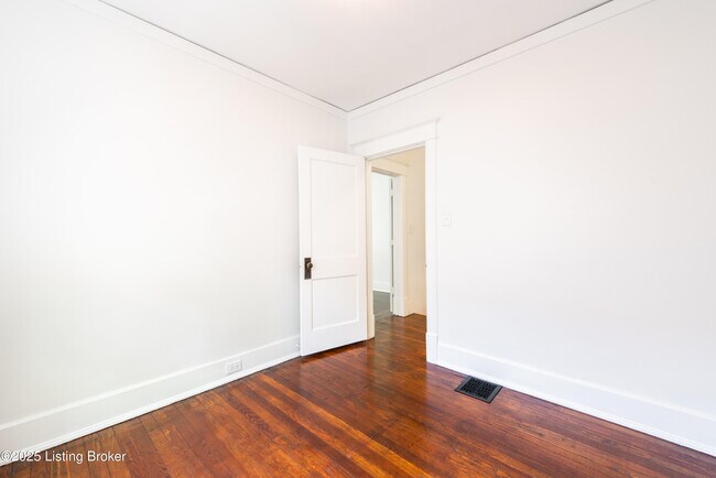Building Photo - 1604 Edgeland Ave