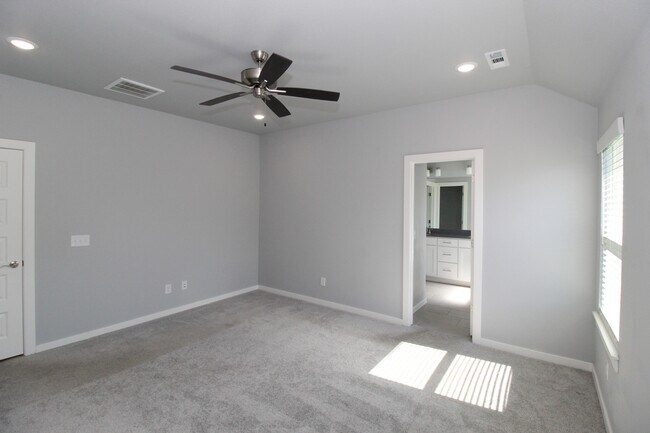 Building Photo - 427 Wagon Wheel Ave