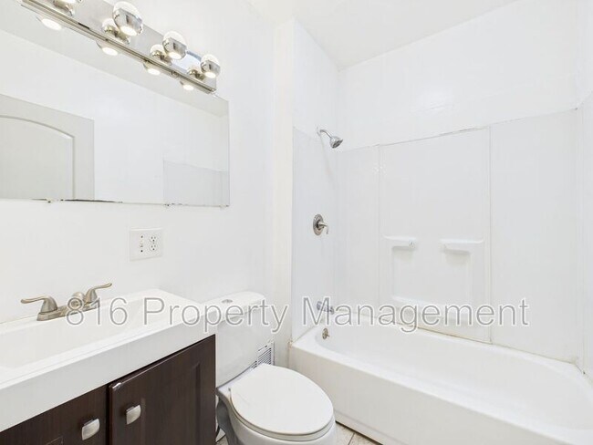 Building Photo - 2710 Park Ave