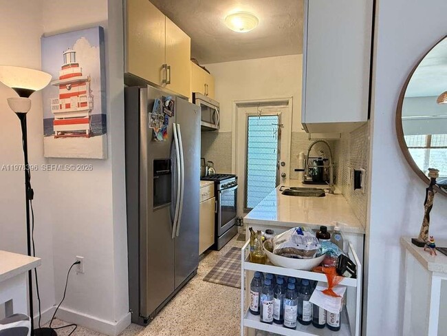 Building Photo - 8420 Byron Ave