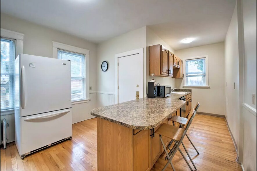 Building Photo - 34 Pembroke Ave