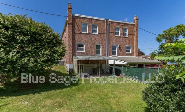 Building Photo - 202 Davis Ave