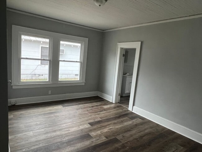 Building Photo - 2 Bedroom Home on Nashville Road