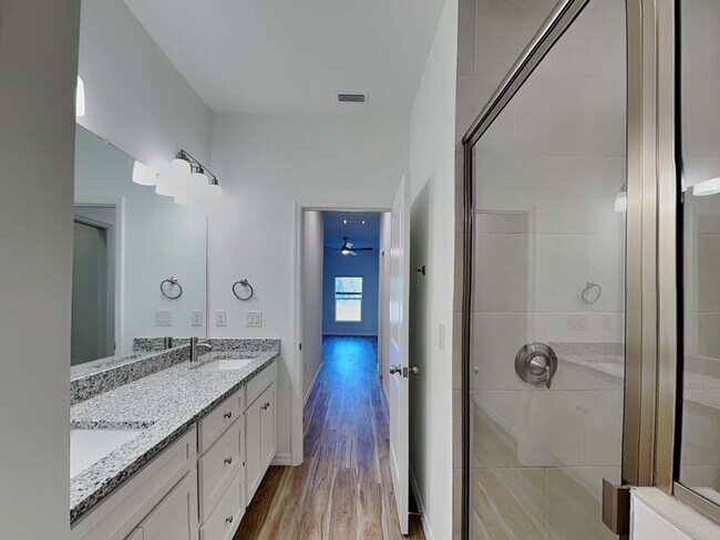 Building Photo - 5281 Gillot Blvd