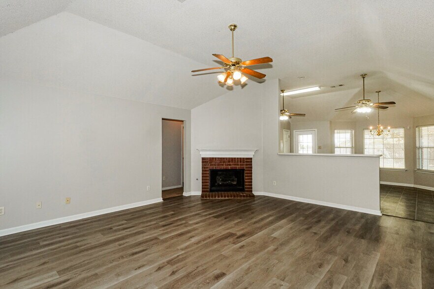 Building Photo - 75 Oakridge Cove