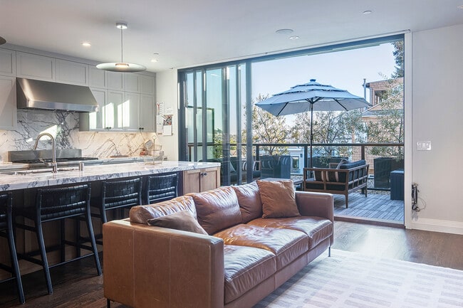 Building Photo - 463 Duncan St