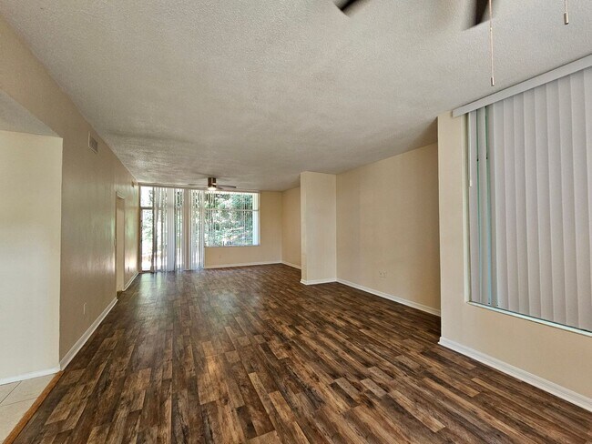 Building Photo - 6 Bedroom/3 Bath home in Black Acres