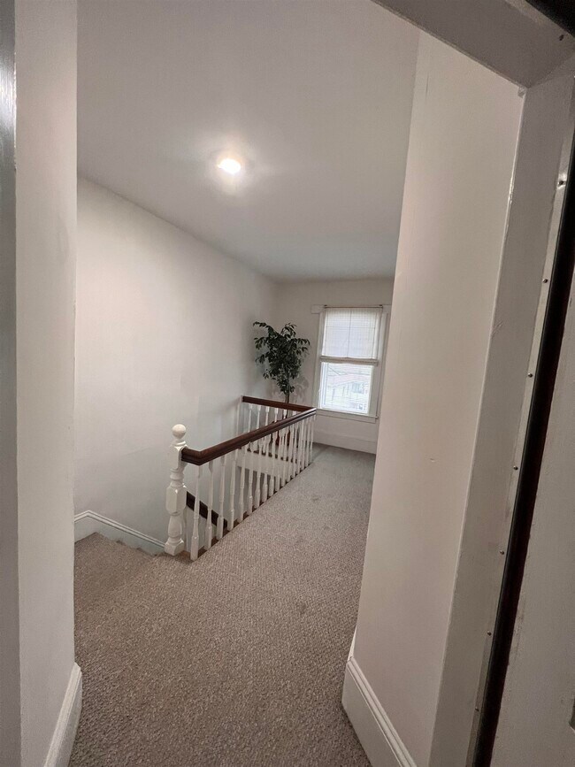 Building Photo - 198 Alsace St