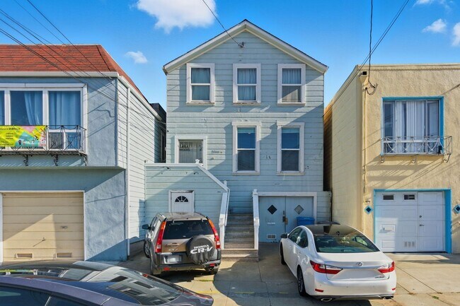 Building Photo - Bright & Modern 2BR Flat with Driveway Parking — Newly Renovated in Silver Terrace