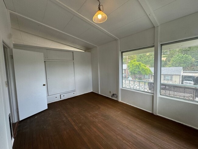 Building Photo - 2 bedroom duplex