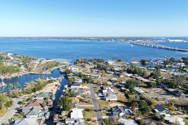 Building Photo - 205 Sunset Ln