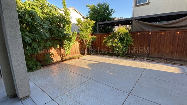 Building Photo - 248 Tuso Ranch Rd