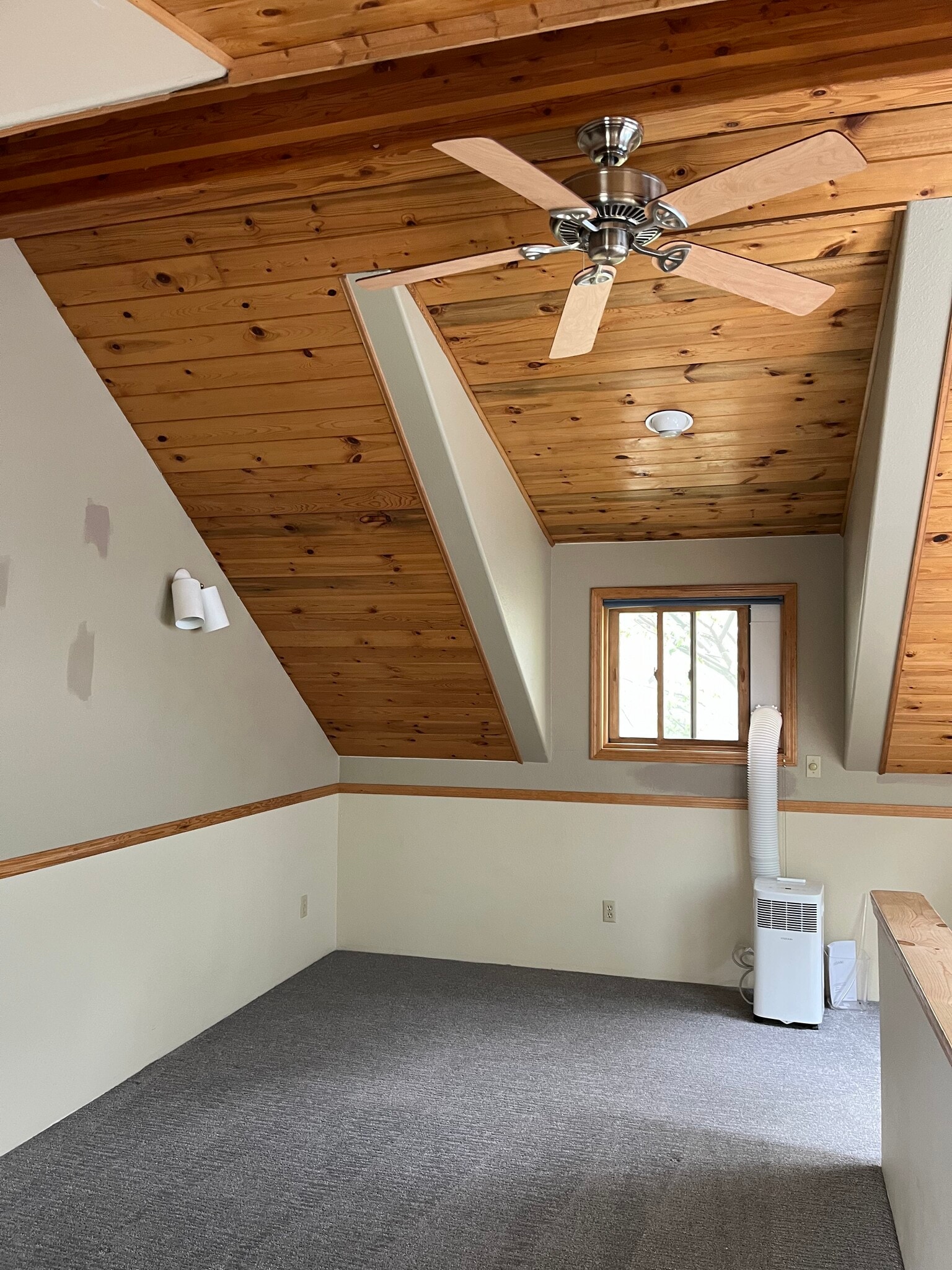 Loft room - 620 N Davis St