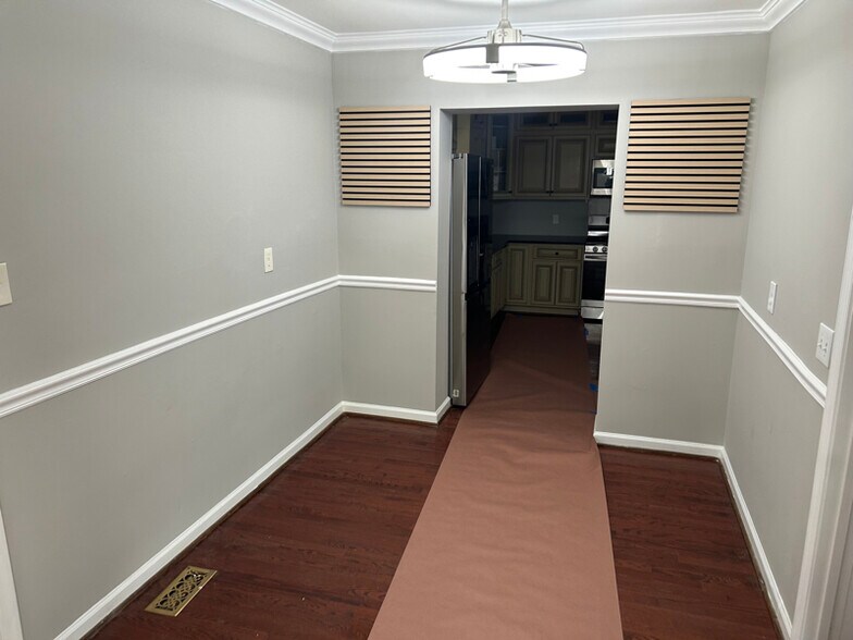 Building Photo - 5313 Flanders Ave