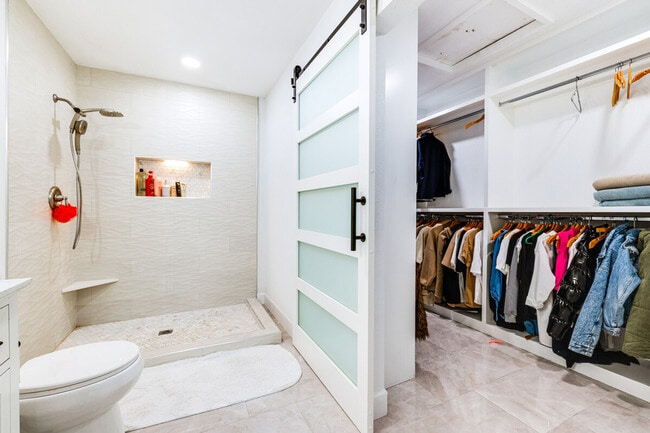 Building Photo - 903 W Harvard Dr