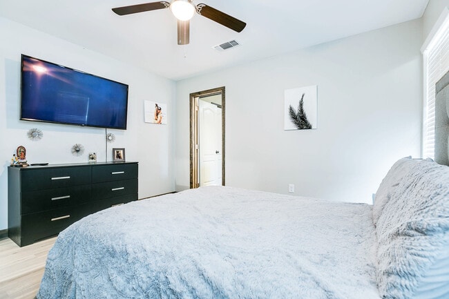 Building Photo - 420 E 48th St