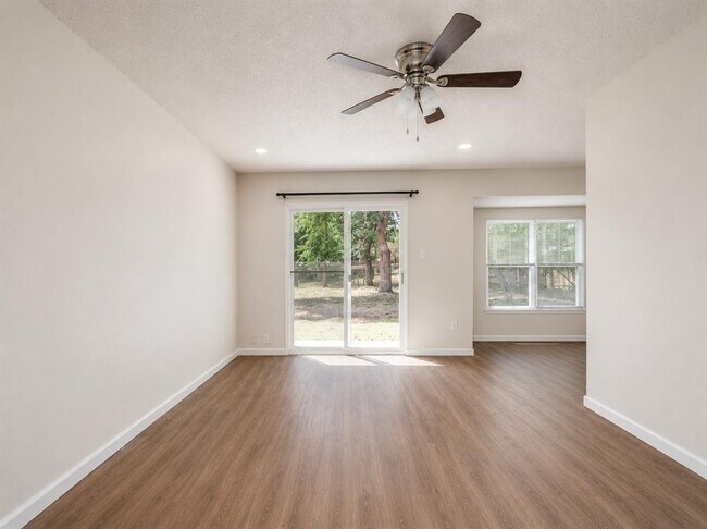 Building Photo - 412 Craddock Ave