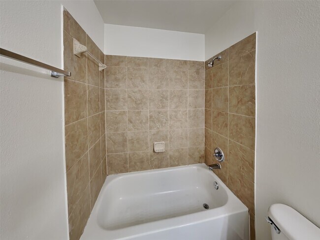 Building Photo - 15818 Shoreline Terrace Dr