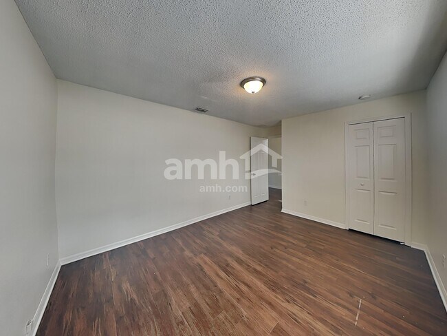 Building Photo - 1037 Sandhill St