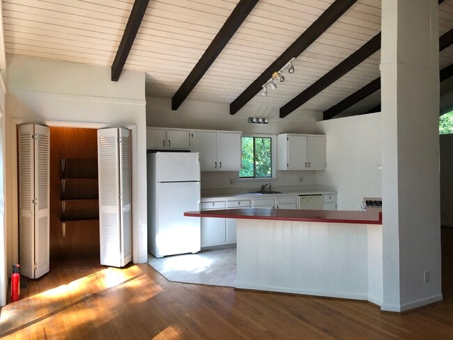 Building Photo - 206 Oleander Rd