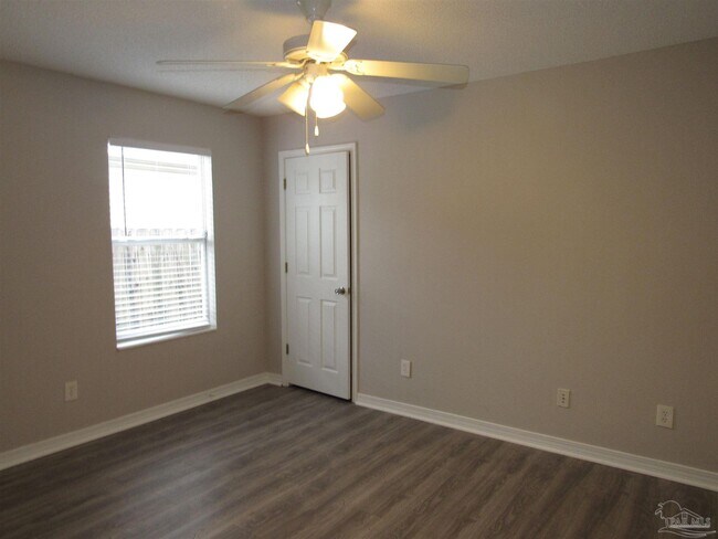 Building Photo - 608 Saleta St