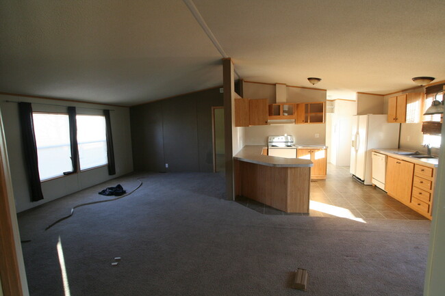 Building Photo - 3 bedroom 2 bathroom manufactured home