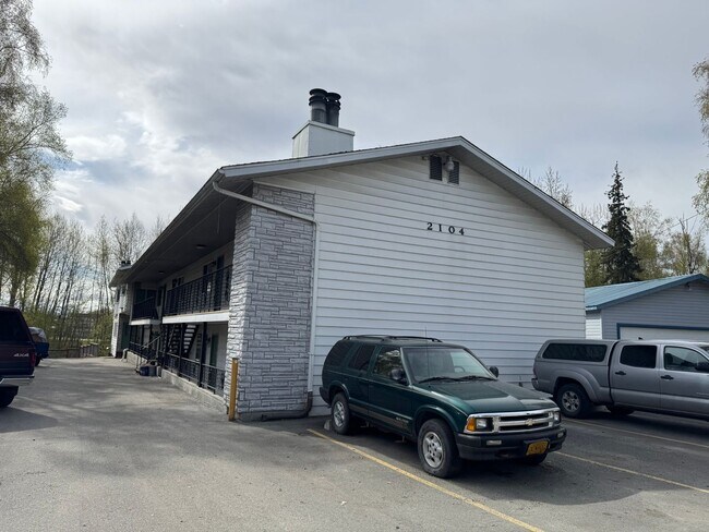 Building Photo - 2104 Roosevelt Dr