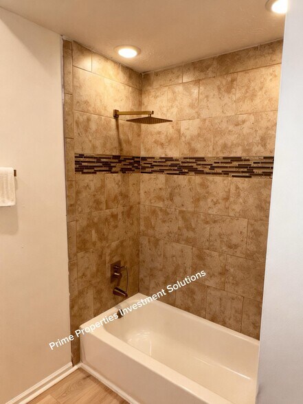 Building Photo - 4012 Amberly Rd