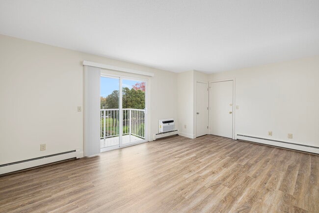 Building Photo - Parkway Apartments