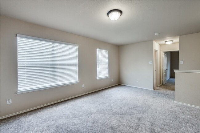 Building Photo - 8620 Star Thistle Dr