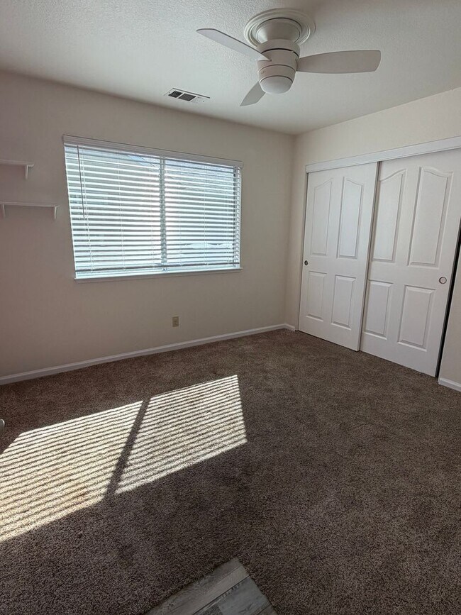 Building Photo - 4 Bedroom home in Ravenwood Estates