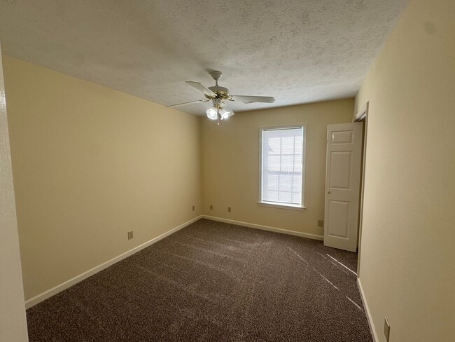 Building Photo - End of Cul-de-sac home