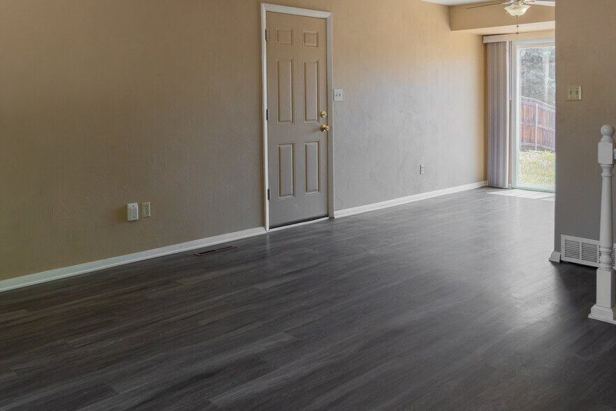 Building Photo - 2617 Montebello Dr W