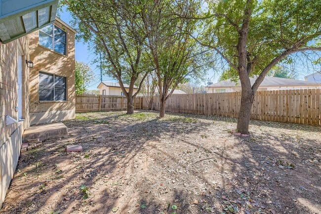 Building Photo - 8046 Thaxton Rd