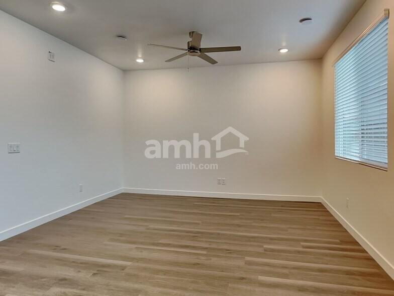 Building Photo - 20177 W Thomas Rd