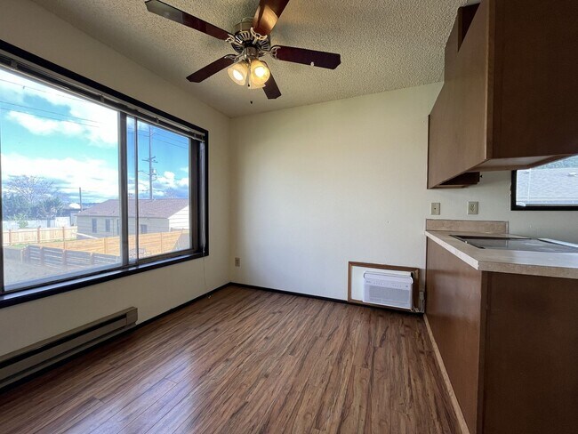 Building Photo - Spacious 3 Bedroom with Bonus Living Area, Patio & Built in Fireplace