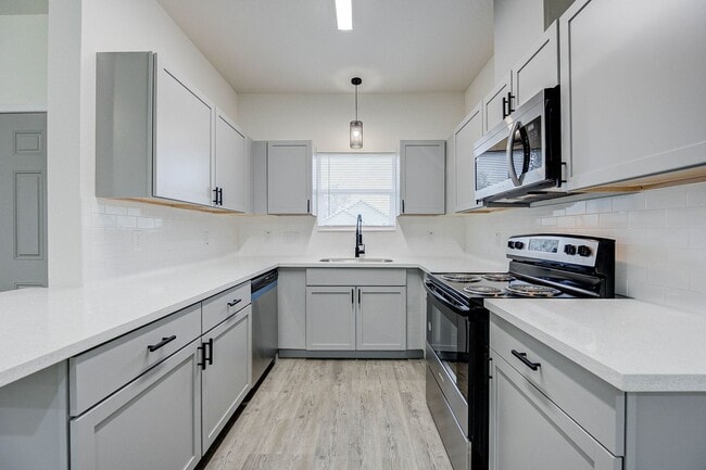 Building Photo - 1 Month FREE! Brand-New Duplex in Houston